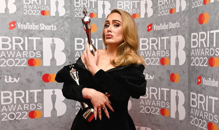 Adele “arrasa” nos BRIT Awards