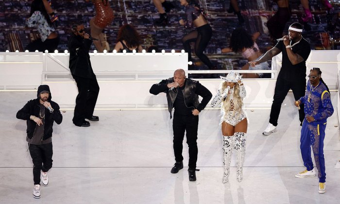 Eminem, Dr. Dre, Mary J. Blige e Snoop Dogg no intervalo da Super Bowl