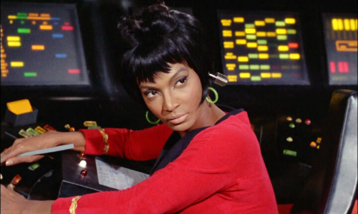 Morreu Nichelle Nichols, a tenente Uhura de Star Trek