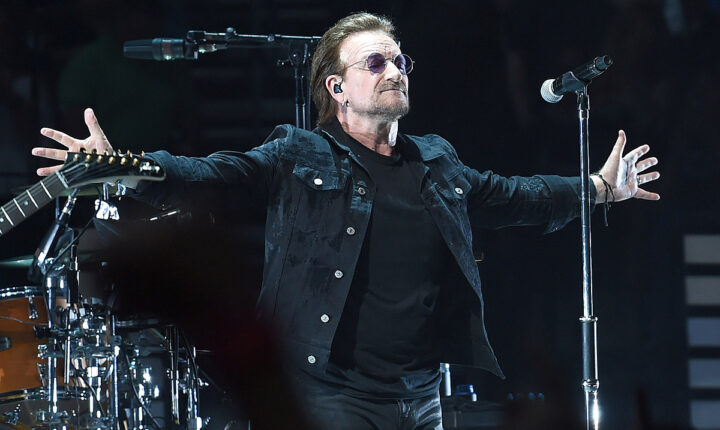 U2 voltam a tocar tema natalício 36 anos depois