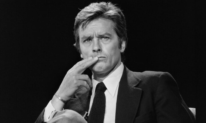 Morreu Alain Delon