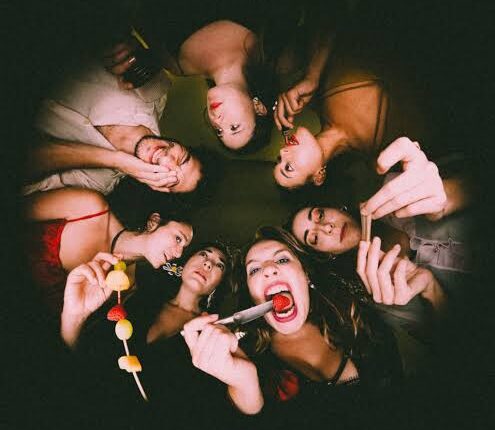 Peça “Aquela Canção Sobre o Fim” no São Luiz