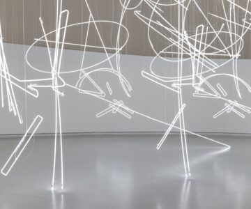 Exposição individual de Cerith Wyn Evans no MAAT