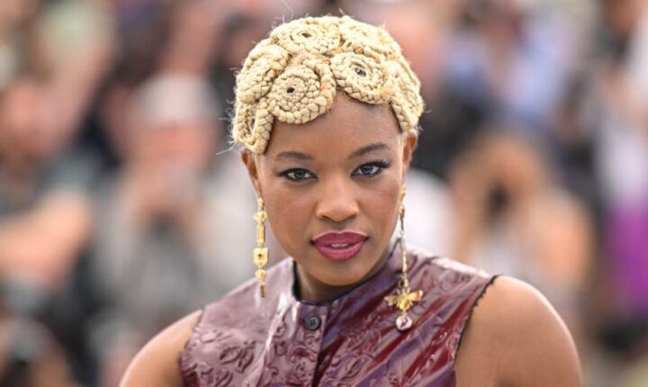 Atriz Cleo Diára integra o programa Shooting Stars