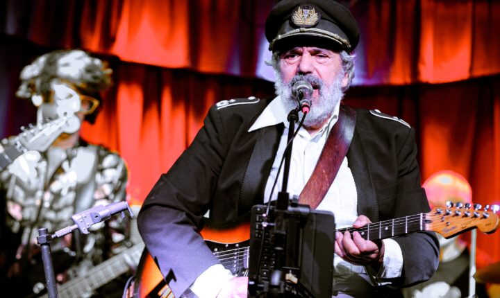 Ena Pá 2000 regressam aos palcos