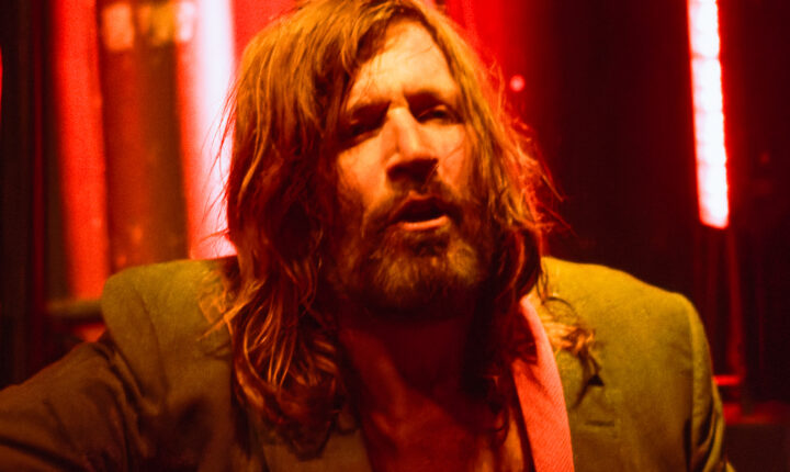 Evan Dando dos Lemonheads internado após vídeo sexualmente explícito enviado a fã