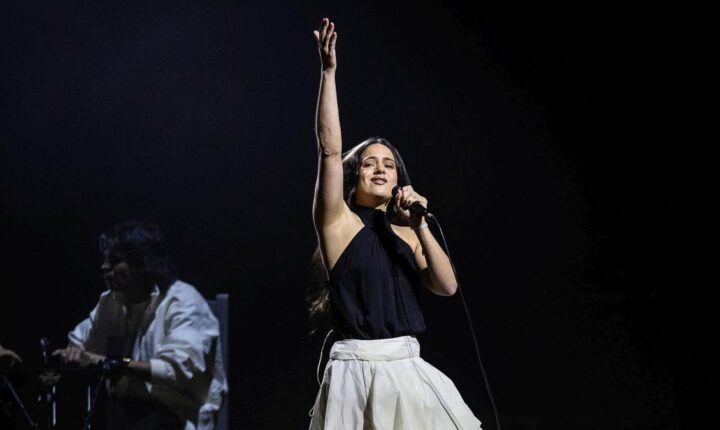 Rosalía surpreende em evento pró-Palestina