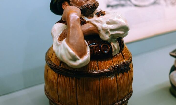 Museu Bordalo Pinheiro inaugura exposição “Toma! 150 Anos de Zés Povinhos”