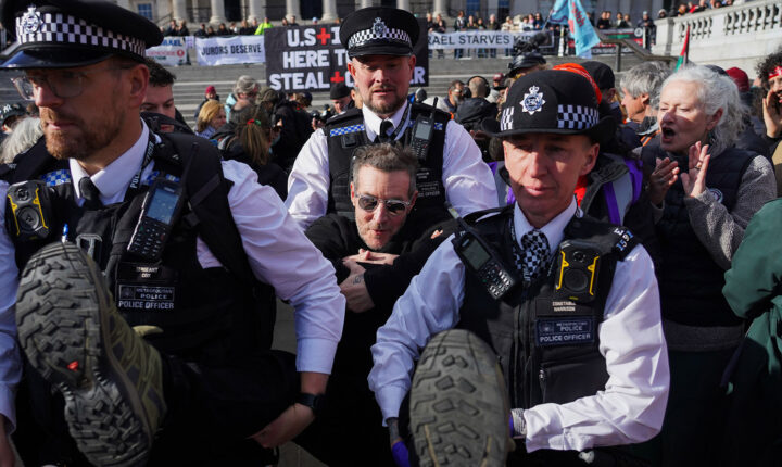 Vocalista dos Massive Attack detido durante protesto de apoio a organização pró-palestiniana
