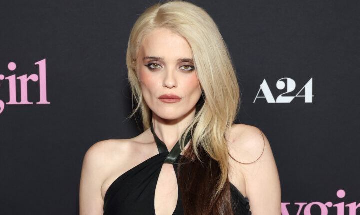 Sky Ferreira acusa Charli XCX de “pilhar” canções suas
