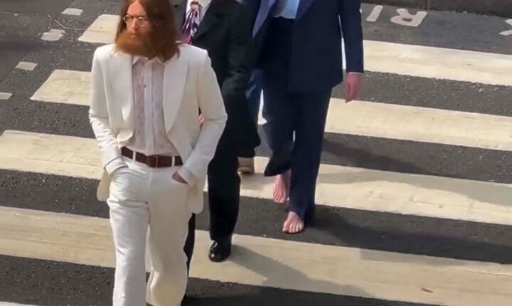 Capa de”Abbey Road” dos Beatles volta a ser recriada