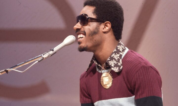 Stevie Wonder celebra 50 anos de “Songs in the Key of Life” com 4 inéditos