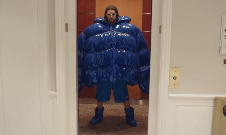 Novo filme de Sacha Baron Cohen gera polémica antes de estrear