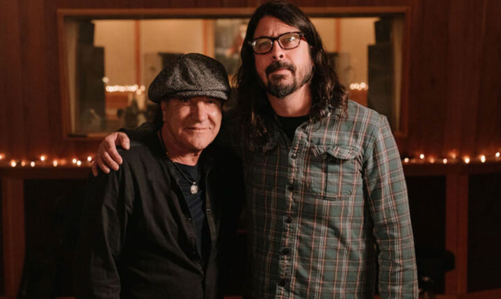 Dave Grohl concretiza sonho e toca com AC/DC